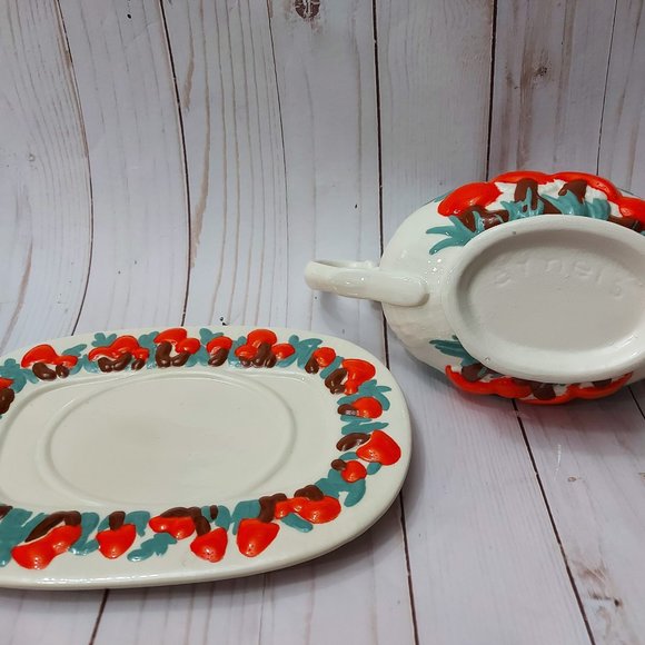 1970's Vintage Gravy Boat and Tray - Picture 3 of 11